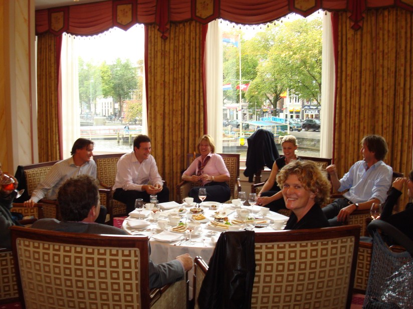 2009-stafasscher.afscheid lida keijzer, lodewijk asscher, herbert raat julia wouters jildau flap