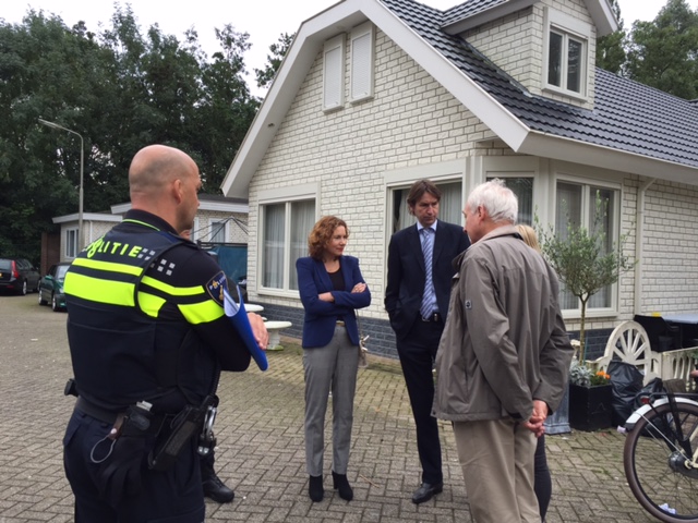 2015; Bezoek burgemeester en wethouder Herbert Raat aan woonwagenkamp Amstelveen