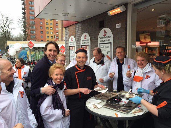 2014 VVD team Amstelveen met Inza Gast, Herbert Raat, Kees Noomen, Petra Kirch bij visboer Henry Schilder